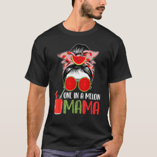 Niedlich in einem Melon Mama Messy Bun Watermelon T-Shirt