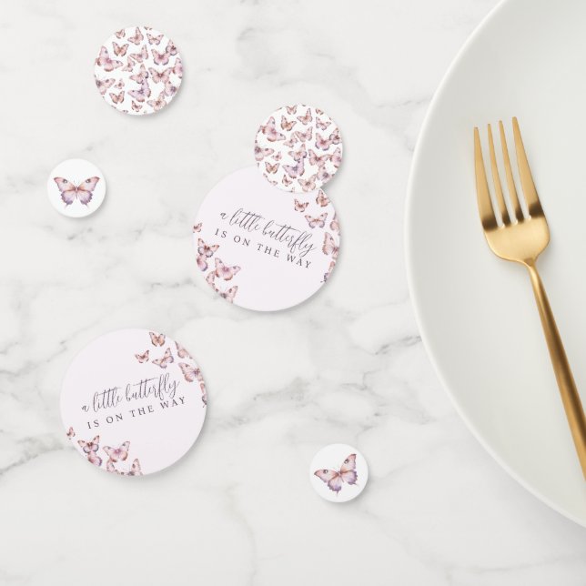 Niedlich ist ein kleiner Schmetterling auf dem Weg Konfetti (Gruppe)