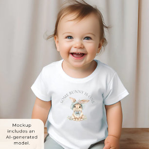 Niedlich ist etwas Bunny ein kurvenreicher Text Baby T-shirt