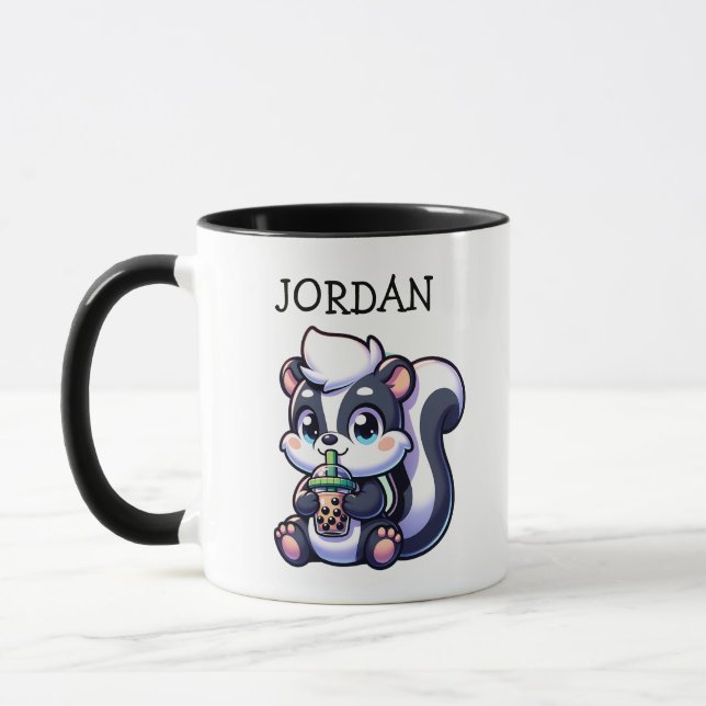Niedlich Kawaii Skunk mit Bubble Tee Personalisier Tasse (Links)