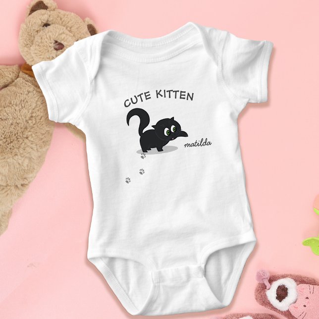 Niedlich Kitten Black Cat Girl Name Baby Bodysuit Baby Strampler (A cute little kitty cat baby bodysuit with space for your little one's name)