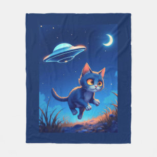 Niedlich Kitten Chased durch ein UFO Fleecedecke
