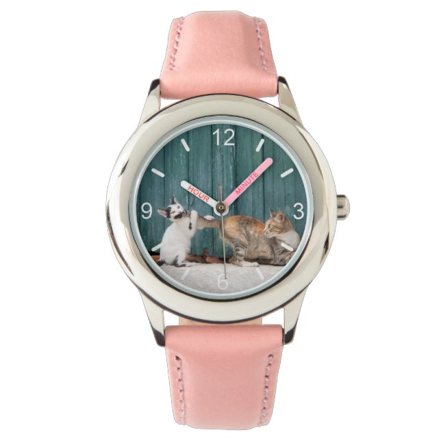 Niedlich Kitten Chasing Mama Schwanz Funny Cat Fot Armbanduhr (Vorderseite)