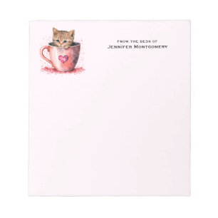 Niedlich Kitten in einem Teacup mit Herz Notizblock