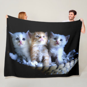 NIEDLICH KLEINE KITTENS FLEECEDECKE