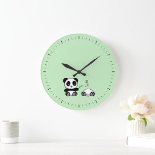 Niedlich Little Pandas auf Green Große Wanduhr