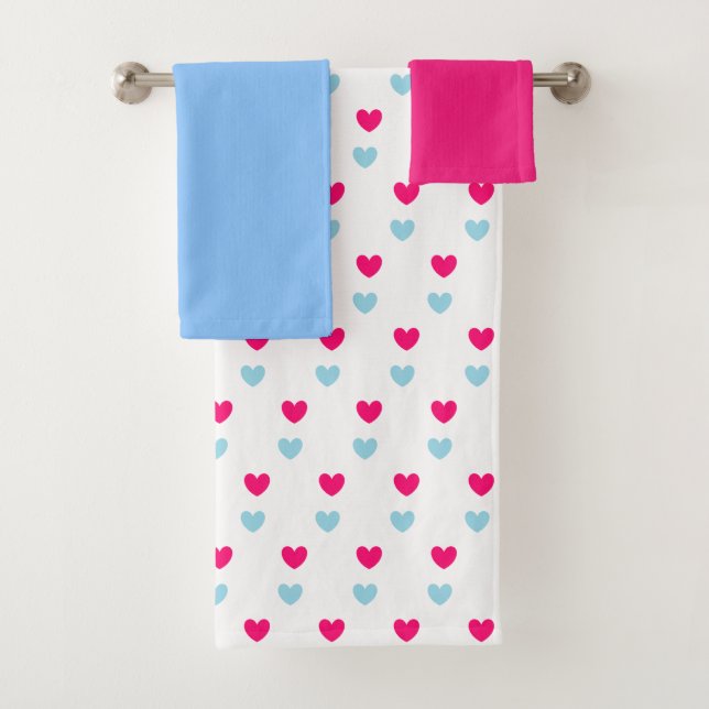 Niedlich Magenta Red & Light Blue Hearts Badetuch  Badhandtuch Set (Insitu)