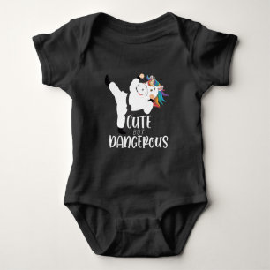 Niedlich Martial Arts Dangerous Unicorn Karate Baby Strampler