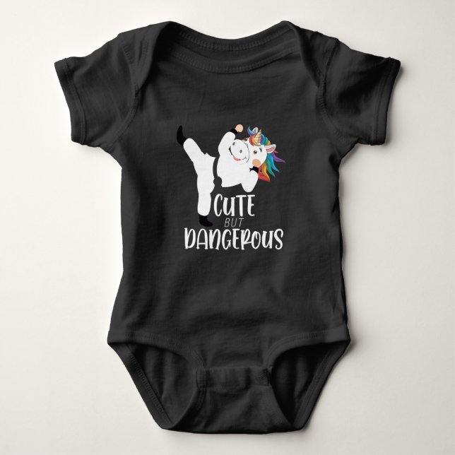 Niedlich Martial Arts Dangerous Unicorn Karate Baby Strampler (Vorderseite)