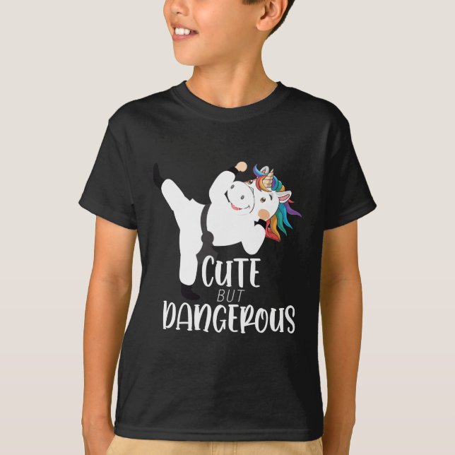 Niedlich Martial Arts Dangerous Unicorn Karate T-Shirt (Vorderseite)