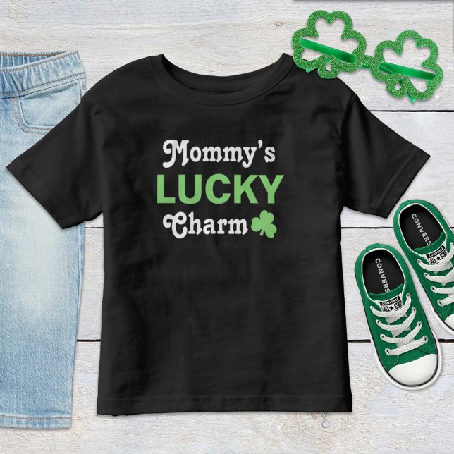Niedlich Mommys Lucky Charm Green St Patricks Day Kleinkind T-shirt (Von Creator hochgeladen)