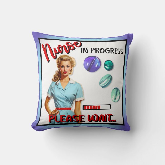 Niedlich Nostalgische Krankenschwester Pinup im Ga Kissen (Vorderseite)