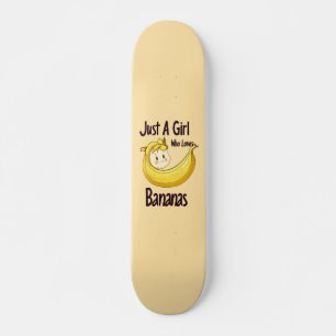 Niedlich nur ein Mädchen, das Bananen Lieben Obst  Skateboard