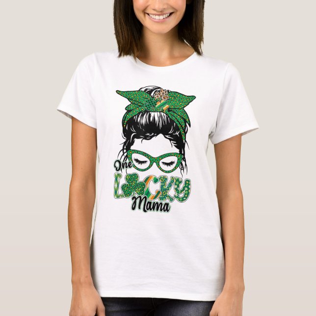 Niedlich One Lucky Mama Messy Bun Happy St Patrick T-Shirt (Vorderseite)