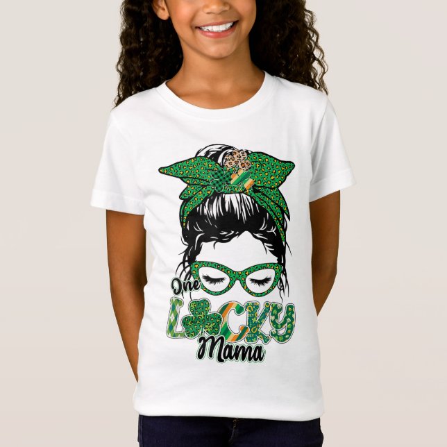 Niedlich One Lucky Mama Messy Bun Happy St Patrick T-Shirt (Vorderseite)
