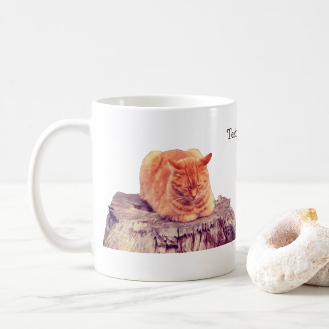 Niedlich Orange Tabby Cat Personalisiert Kaffeetasse (Mit Donut)