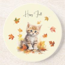 Niedlich Orange Tabby Kitten in Herbstlauben
