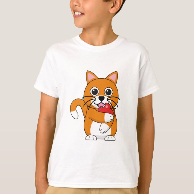 Niedlich Orange White Cat Eating Red Apple Cartoon T-Shirt (Vorderseite)