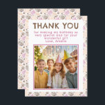 Niedlich Pink Birthday Foto Dankeskarte<br><div class="desc">Niedliches Rosa Geburtstagsgeschenk Foto Dankeschön Karte. Ein niedliche Geburtstag danke Ihnen Karte für Ihre Freunde und Familie. Laden Sie Ihr Foto hoch und personalisieren Sie die Karte mit Ihrem Namen und Text. Großartig wie danke Karte für Mädchen.</div>