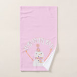 Niedlich Pink Christmas Snowman Kids Custom Handtuch<br><div class="desc">Dieses Handtuch enthält einen zauberhaften Schneemann in Rosa und Orange. Ideal für Kinderbäder oder skurrile Zuhause für den Urlaub. Ein Name kann dem Banner hinzugefügt werden.</div>