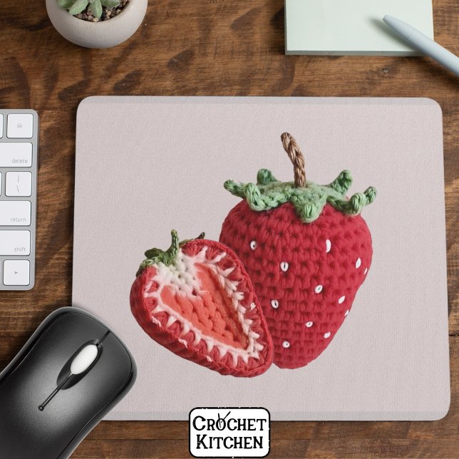 Niedlich Pink Minimal Granny Chic Crochet Strawber Mousepad (Von Creator hochgeladen)
