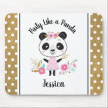 Niedlich Pink Panda Girl Personalisiert Mousepad<br><div class="desc">Ein niedlicher personalisierter,  gürtiger Panda schmückt dieses Mauspad mit den Worten "Party wie ein Panda" und personalisiert mit dem Namen Ihrer Wahl.Die Rahmen sind mit einem weißen und goldfarbenen Punktmuster verziert. Niedliches Geschenk für ein Mädchen. Entworfen für Sie von BlackBerry Boulevard.</div>