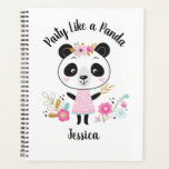Niedlich Pink Panda Girly Personalisiert Planer<br><div class="desc">Ein niedlicher personalisierter Panda ging zurück zum Schulplaner. Welches Mädchen Liebe nicht einen hübschen Panda mit Blume? Dieser niedliche Planer ist perfekt für die Mädchen,  die Spaß haben,  zurück zu den Schulmaterial.Zurück des Planers hatte ein schwarz-weiß Streifen Muster. Entworfen für Sie von BlackBerry Boulevard.</div>