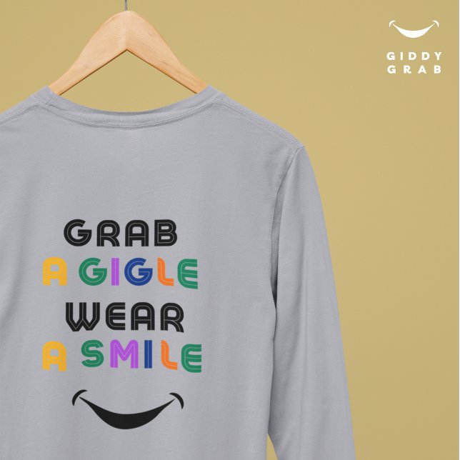 Niedlich Retro Typografie Giggle & Smile Einfach g T-Shirt (Von Creator hochgeladen)