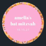 Niedlich Retroflor Rosa Orange Bat Mitzvah Custom Runder Aufkleber<br><div class="desc">Fügen Sie Ihren Feiern einen personalisierten Pop Spaß mit diesen lebendigen, individuellen Aufklebern hinzu! Diese Aufkleber mit einem spielerischen rosa Zentrum, umgeben von einem Retro-Blumenrahmen und geometrischen Rahmen in warmen Orange-, Gelb- und Brauntönen, eignen sich perfekt für einen Bat Mitzvah oder ein besonderes Ereignis. Sie heben den Namen und das...</div>