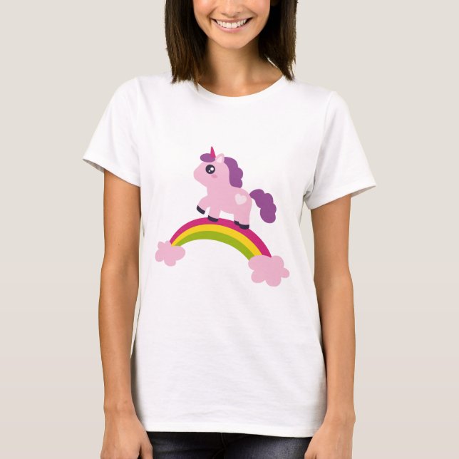 Niedlich rosa Einhorn auf einem Regenbogen T-Shirt (Vorderseite)