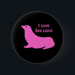 Niedlich-rosa-Seelöwe Button<br><div class="desc">Ein niedliches Button auf Knopf in Schwarz mit einem heißen rosa Seelion darauf und den Worten "I Liebe Sea Lions".</div>
