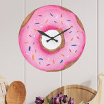 Niedlich rosa WasserfarbenDonut Große Wanduhr<br><div class="desc">Diese lustige Wanduhr ist mit einem Aquarellpinken Donut mit Sprinklen dekoriert. Das perfekte Geschenk für einen Donut-Liebhaber! Original Wasserfarbe © Michele Davies.</div>
