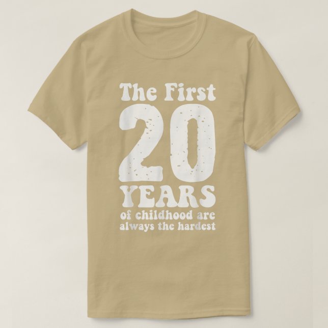 niedlich sind die ersten 20 Jahre der Kindheit imm T-Shirt (Design vorne)