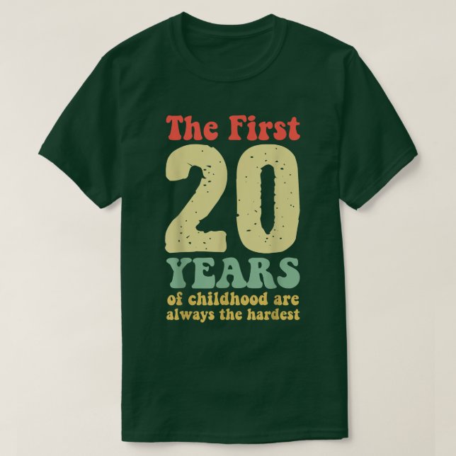 niedlich sind die ersten 20 Jahre der Kindheit imm T-Shirt (Design vorne)