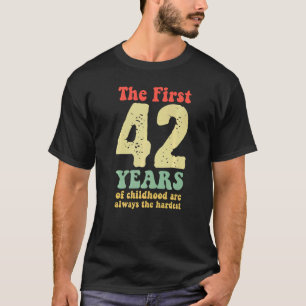 niedlich sind die ersten 42 Jahre der Kindheit imm T-Shirt