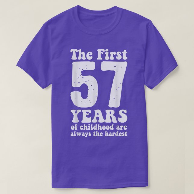niedlich sind die ersten 57 Jahre der Kindheit imm T-Shirt (Design vorne)