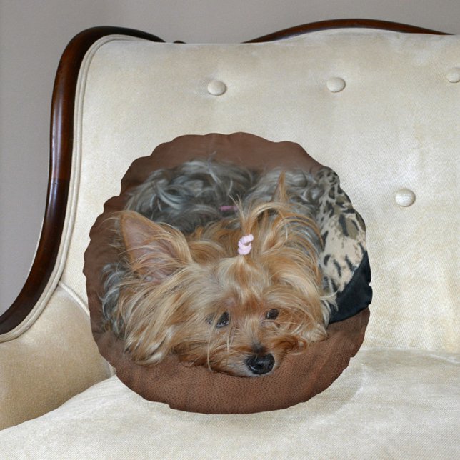 Niedlich Sleepy Yorkshire Terrier Yorkie Puppy Rundes Kissen (Von Creator hochgeladen)