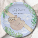 Niedlich Sloth Boy Baby Dusche Pappteller<br><div class="desc">Diese lustige Babydusche-Papiertüte ist mit einem süßen,  lächelnden Babyschläger aus einem Ast,  grünen Aquarelldschungel-Blätter und einem blauen Hintergrund ausgestattet. Einfach anpassbar. In meinem Geschäft sind passende Servietten. Original Wasserfarbe © Michele Davies.</div>