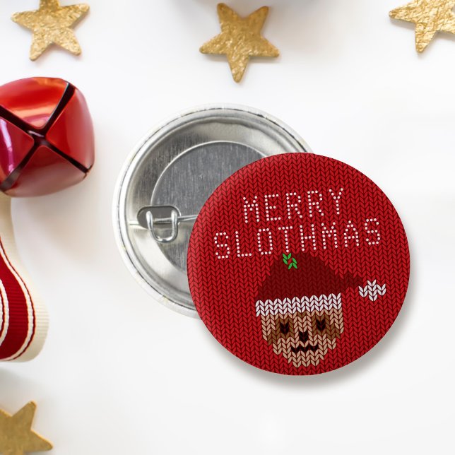 Niedlich Sloth Red Merry Slothmas Weihnachtsschalt Button (Tis the season to be a sloth! Celebrate by wearing this cute button! Merry Slothmas!)