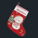 Niedlich Snowman Tree Candy Cane Red Gingham Kleiner Weihnachtsstrumpf<br><div class="desc">Fügen Sie Ihrer Zuhause eine Touch feierlichen Beifall mit unserem herrlichen Weihnachtsfest-Strumpf mit einem niedlichen Schneemann und einem Weihnachtsbaum mit festlichen Details hinzu. Der Strumpf ist mit einer weißen Manschette und einem roten Gingham-Rahmen ausgestattet, der sich perfekt für eine persönliche Note mit einem Namen eignet. Dieser Strumpf ist ein gepflegter...</div>