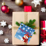 Niedlich Snowman Winter Wonderland Frohe Weihnacht Geschenkanhänger<br><div class="desc">Personalisierter Weihnachtsfavorit-Tag mit einer niedlichen Abbildung eines Schneemanns auf blauem Gradientenhintergrund mit Schneeflocken. Der Text ist vollständig anpassbar. Um es zu ändern,  verwenden Sie die Option Personalize. Weitere Änderungen,  z. B. Änderungen am Schriftart,  am Schriftart oder am Textlayout,  können Sie mit der Option Design bearbeiten durchführen.</div>