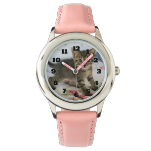 Niedlich Tabby Kitten sieht überraschend aus Armbanduhr