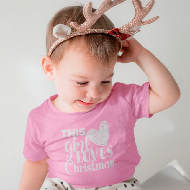 Niedlich This Girl Lieben Weihnachtstypografie Her Baby T-shirt (Von Creator hochgeladen)