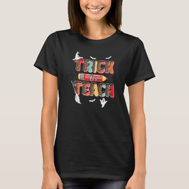 Niedlich Trick oder Teach Halloween Lehrer Leopard T-Shirt (Vorderseite)