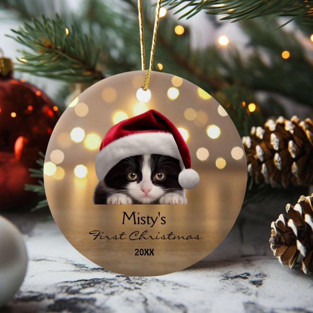 Niedlich Tuxedo Cat Weihnachtsmannmütze Gold Perso Keramik Ornament (Von Creator hochgeladen)