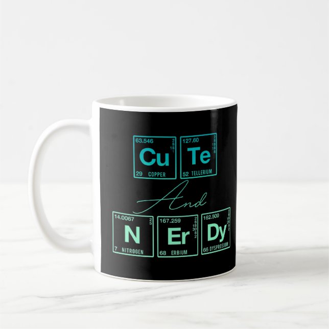 Niedlich und Nerdy geschrieben in Elementen des Pe Kaffeetasse (Links)
