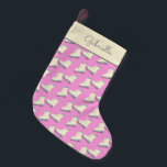 Niedlich Winter Ice Skate Muster Rosa Personalisie Kleiner Weihnachtsstrumpf<br><div class="desc">Personalisierter Name Niedlich Winter Ice Skate Muster in Playful Pink Weihnachten Strumpf</div>