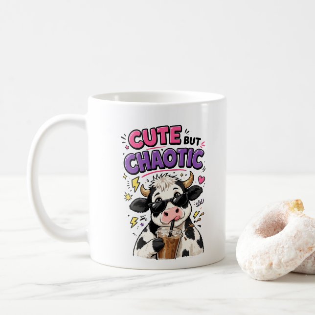 Niedliche, aber chaotische Kuh mit Eiskaffee Kaffeetasse (Mit Donut)