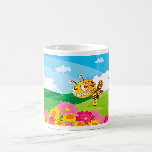 Niedliche, aber graue Monsterbiene in einer Blume Kaffeetasse (Von Creator hochgeladen)