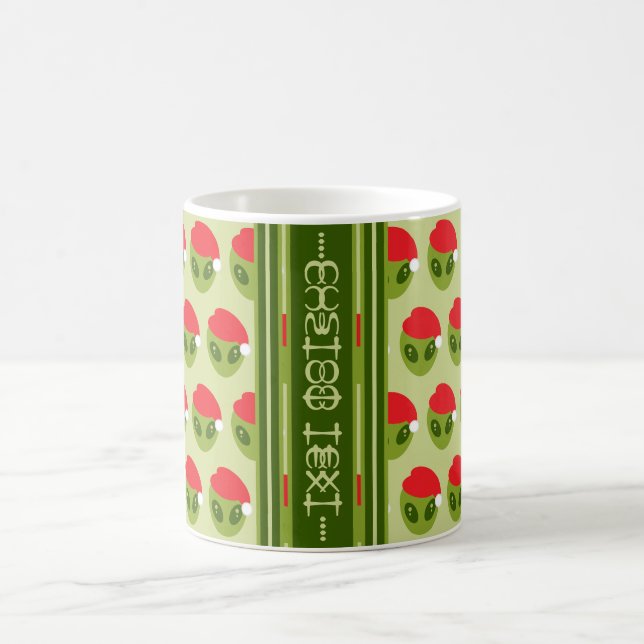 Niedliche Alien in Weihnachtsmannmütze Motiv Ihren Kaffeetasse (Mittel)